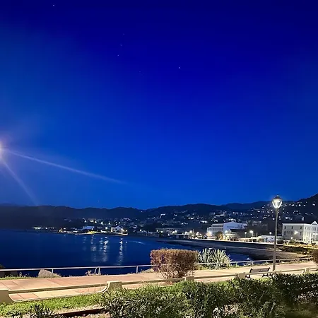 Vue à Ile Rousse LʼÎle-Rousse