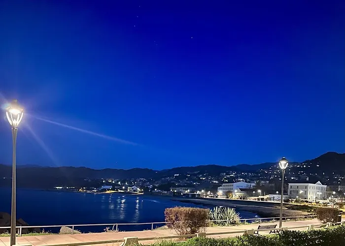 Vue à Ile Rousse LʼÎle-Rousse