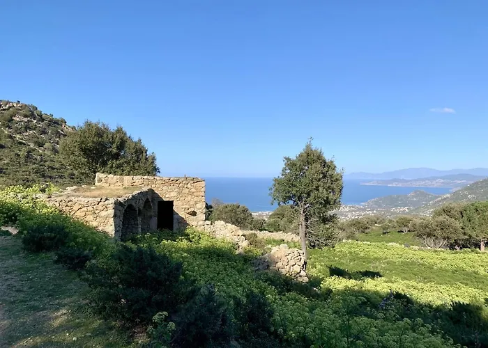 Vue à Ile Rousse * LʼÎle-Rousse